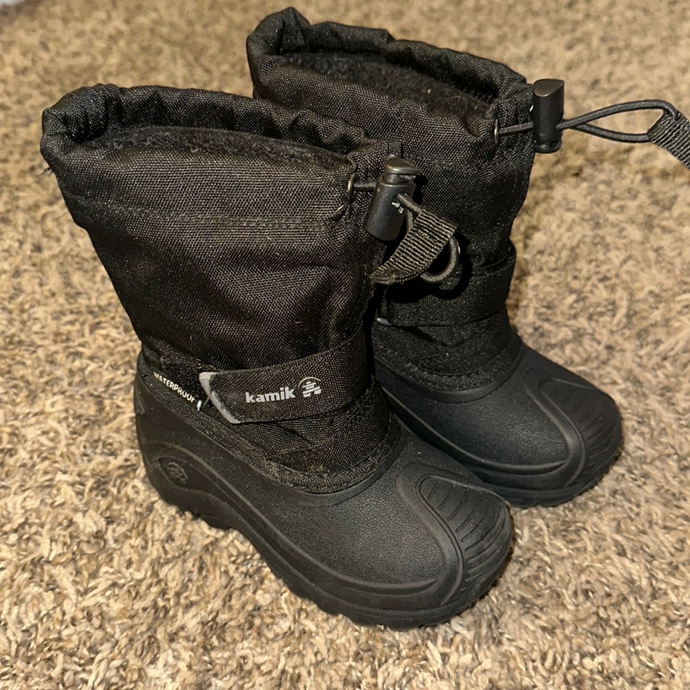 Snow boots